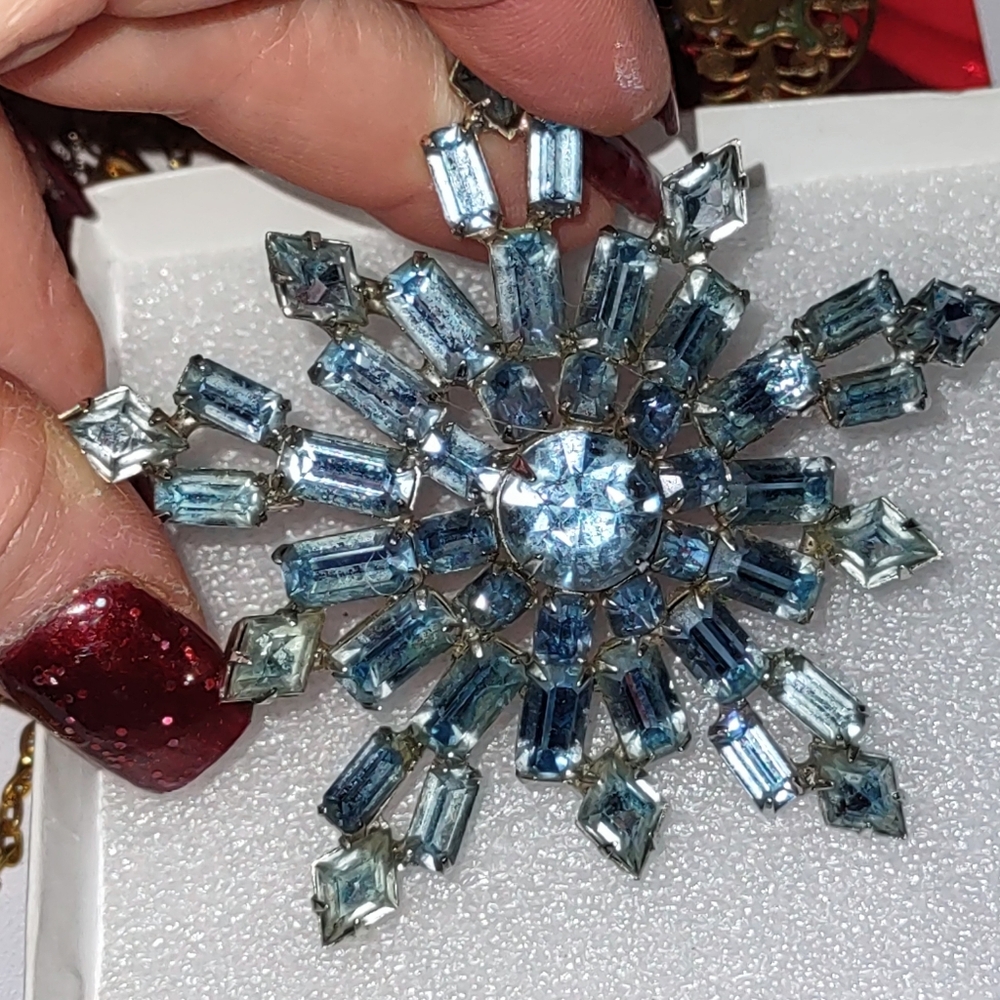 Blue Rhinestone Crystal Snowflake Brooch - Picture 4 of 15